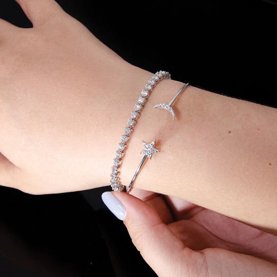  Brazalete tipo Esclava Flexible con Diamantes en forma de Luna y Estrella en Oro Blanco de 14K - Image 4
