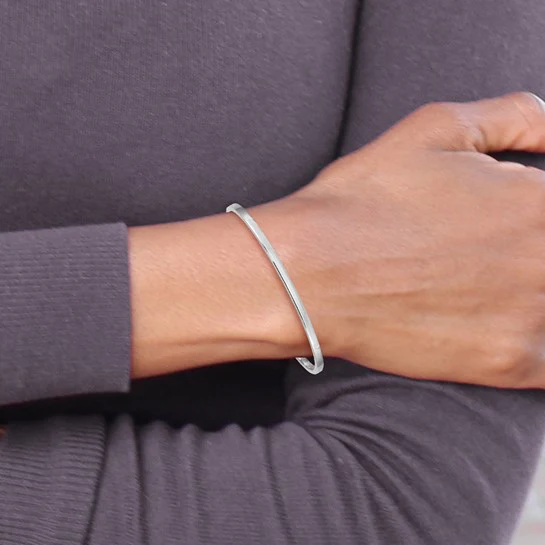 Pulsera Bangle Pulida de Tubo Cuadrado de Oro Blanco de 14k de 3mm - Image 4
