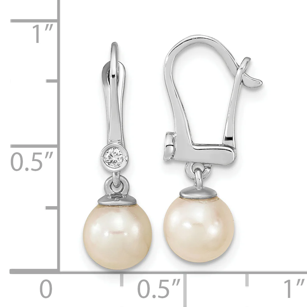 Pendientes Colgantes de Oro Blanco de 14k con Perla Akoya Cultivada de Agua Salada Blanca de 7-8mm y Diamante de 0.05 Quilates - Image 3
