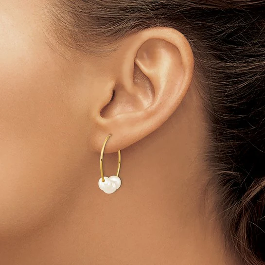 Pendientes Aro Infinito de Oro Amarillo de 14k con Perla Cultivada de Agua Dulce Semi-Redonda de 6-7mm - Image 4