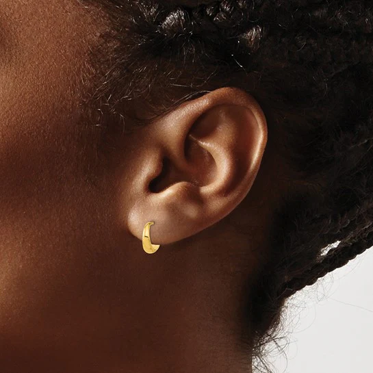 Aretes de Aro J-Hoop Pulidos de Oro Amarillo de 14K - Image 4