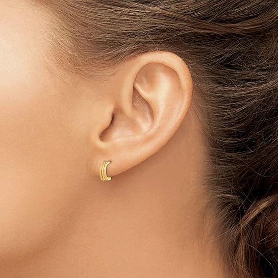 Aretes de Aro J-Hoop Pulidos de Oro Amarillo de 14K - Image 4