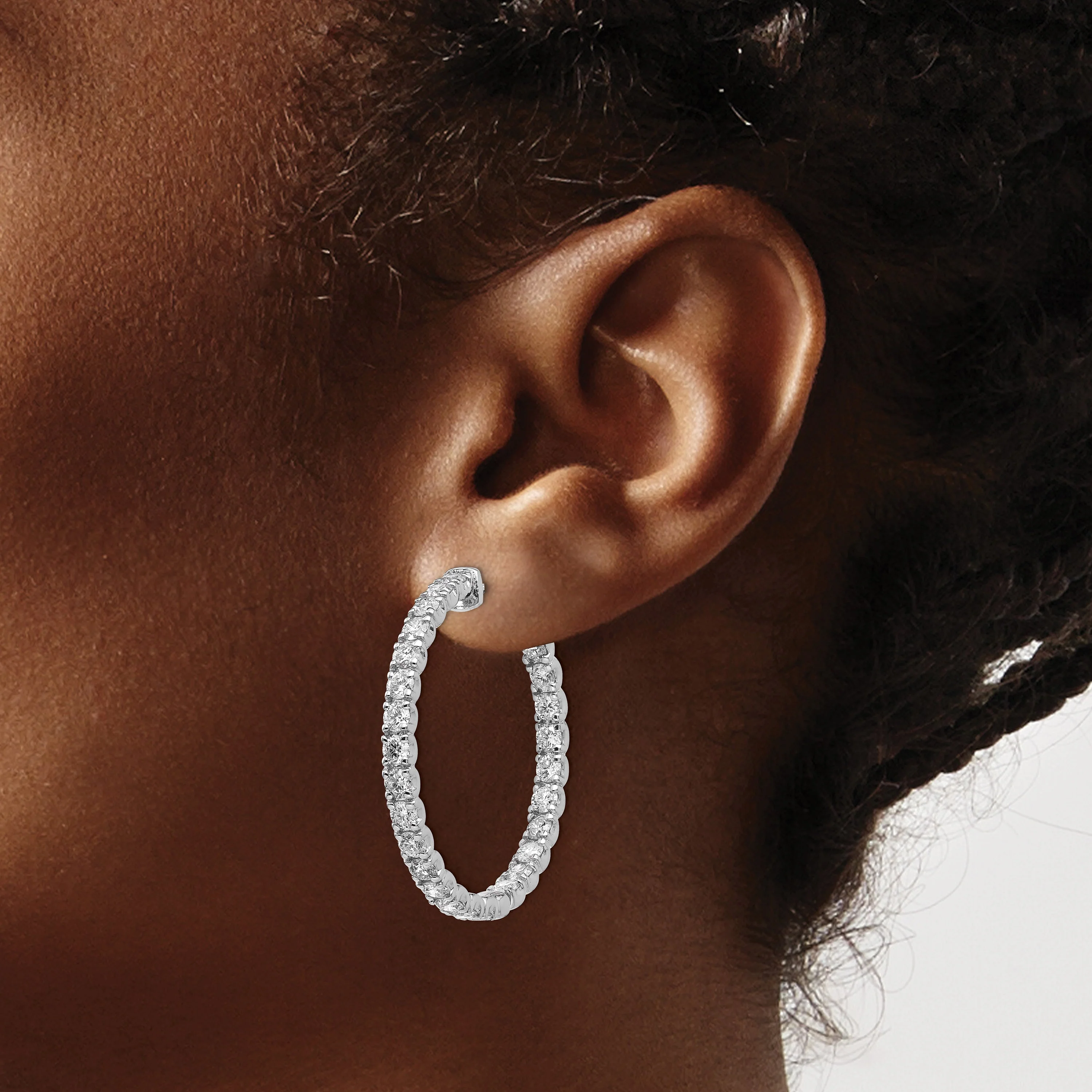 Aretes Aros In and Out con Diamantes Lab Grown en Oro Blanco de 14k - Image 6