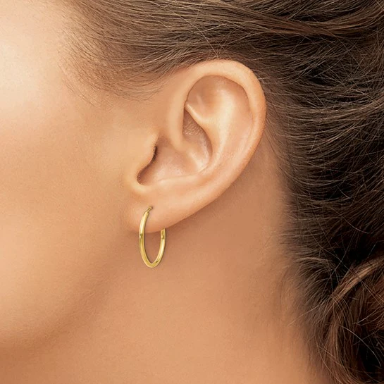 Pendientes de Aro Sin Fin en Oro Amarillo de 14K, Pulidos de 1.5 mm - Image 4