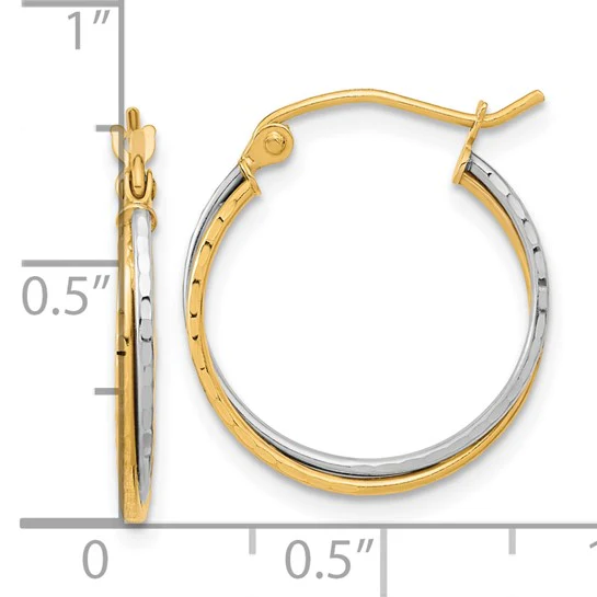 Pendientes de Aro Trenzado Cortado a Diamante de 10K en Dos Tonos - Image 4