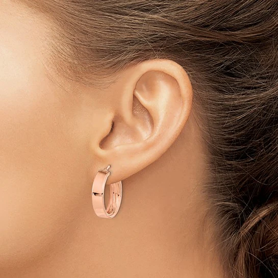 Pendientes Aro Pulidos y Texturizados de Oro Rosa de 14K (Con Interior Texturizado) - Image 4