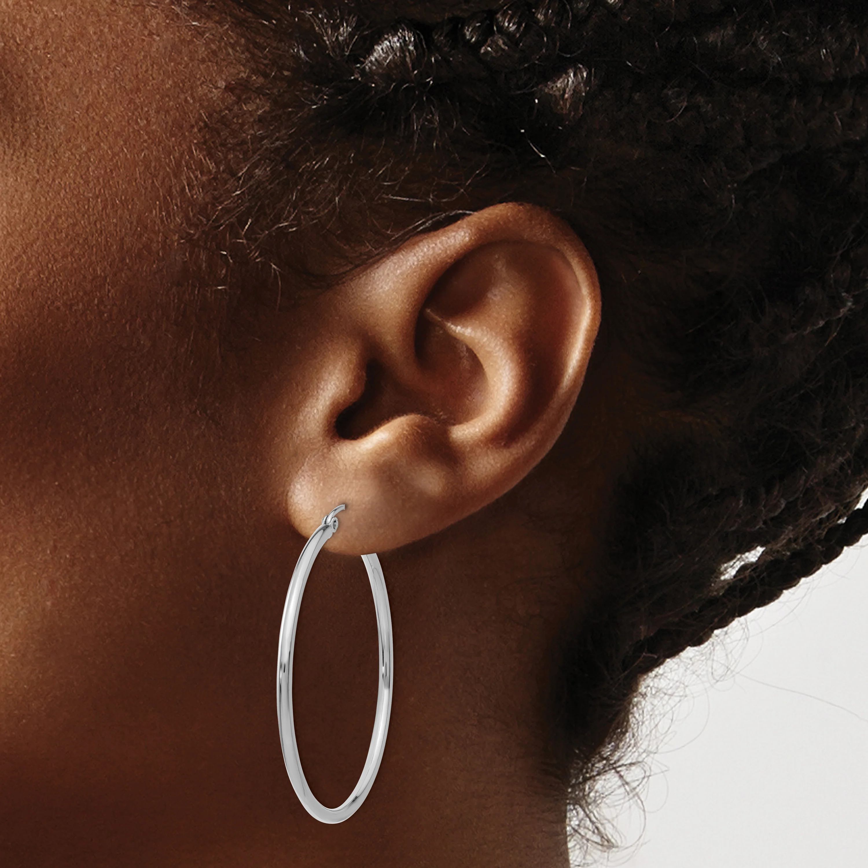 Aretes de Aro Livianos en Oro Blanco de 14k Pulidos con Tubo de 2x40 mm - Image 4