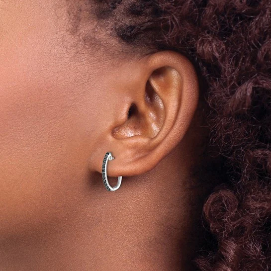 Aretes Aros con Bisagra en Oro Blanco de 14k y Diamantes Negros de 1.3 mm - Image 4