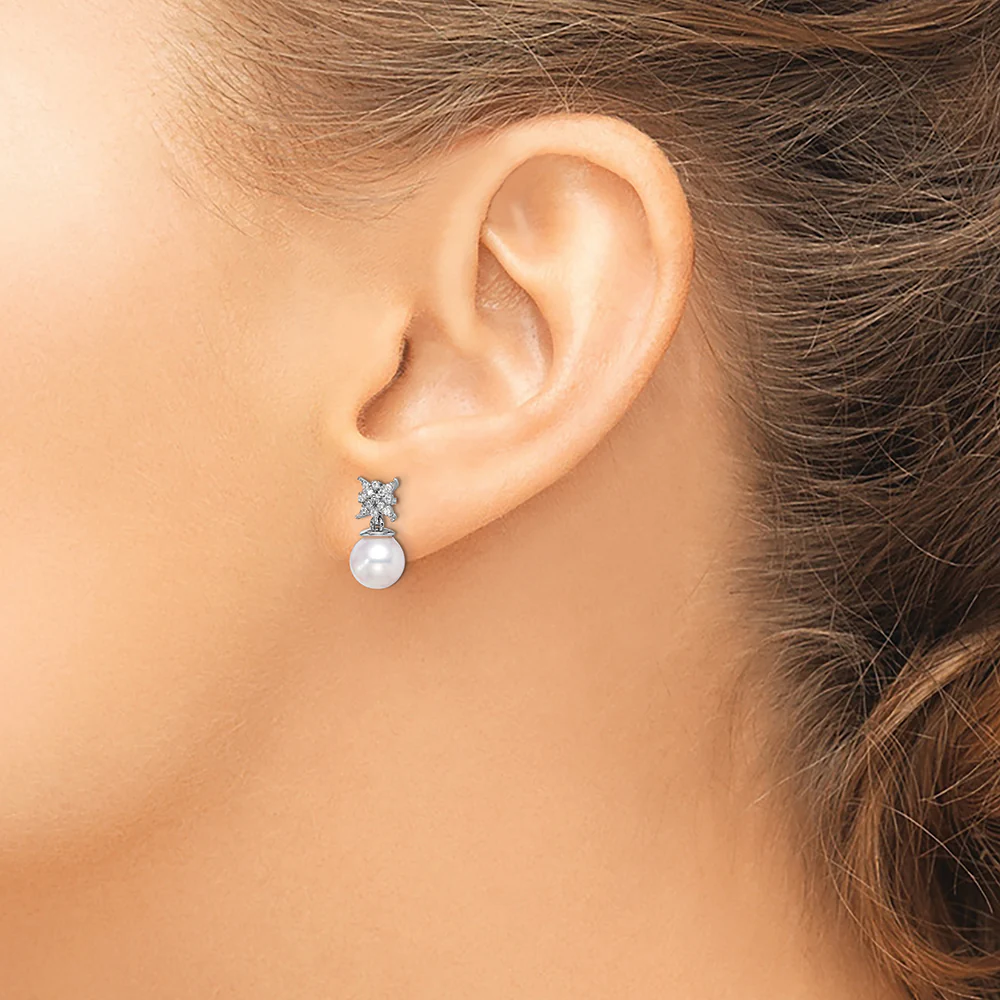 Pendientes de Oro Blanco de 14k con Perla de Agua Dulce Cultivada y Diamantes - Image 3