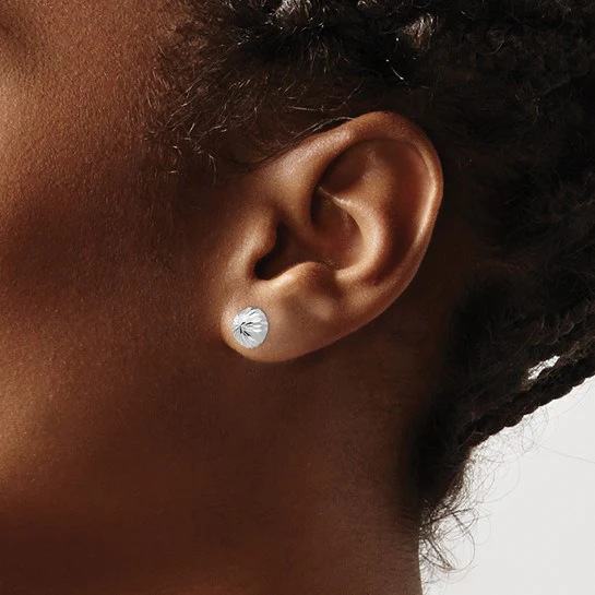 Pendientes en Oro Blanco de 14k Pulidos y con Corte de Diamante en Forma de Media Bola - Image 3