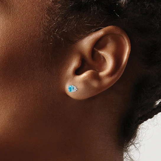 Pendientes de Oro Blanco de 14k con Topacio Azul de 4 mm - Image 4