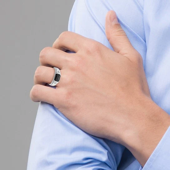 Anillo para Hombre de Oro Blanco 14k con Ónix, Diamantes y Acabado Pulido/Satinado - Image 7