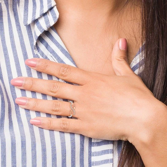 Anillo de Diamante en Forma de Corazones y El Infinito en Oro Blanco y Rosa de 14k - Image 6
